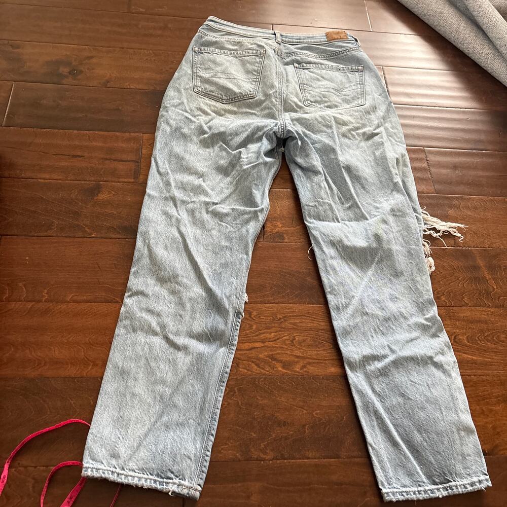 American Eagle Highest Rise Mom Jeans Light Blue Distressed Ripped Women‎ 8 long - Picture 4 of 14